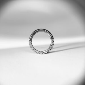 argolla clicker titanio f136 cristal Swarovski