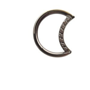 Piercing Luna Clicker de Titanio Grado Implante ASTM F136 con zirconias Swarovski®, espesor 1.2 mm y medidas internas disponibles de 8×4 mm y 10×5.5 mm.